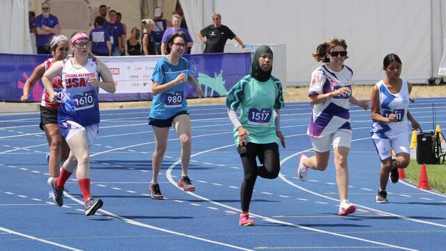 Jennifer Koubek (Mitte, blau) beim 1500m Vorbewerb | Foto: Special Olympics Burgenland