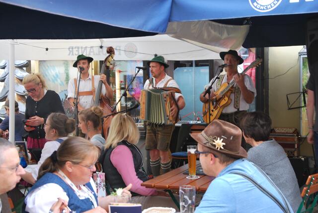Auch in den Gaststätten wechselten sich die Musiker ab und unterhielten mit bester Musik. | Foto: Königer