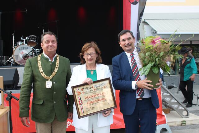 Bürgermeister Anton Froschauer, Ehrenbürgerin Maria Berger und Vizebürgermeister Peter Ganglberger.