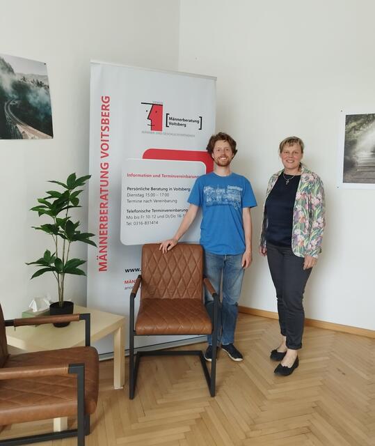 Sozialarbeiter Philipp Stramec, hier mit Sabine Spari von der Caritas, bietet Männerberatung an. | Foto: Haus des Lebens