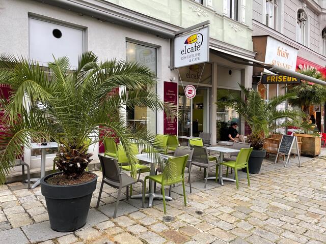 Das "El café" hat einen netten Schanigarten in der Alserbachstraße 3. | Foto: Tobias Schmitzberger