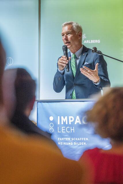 Tourismusdirektor Hermann Fercher freut sich über die Entwicklung von Lech Zürs zum kreativen Denkraum. | Foto: Lech Zürs Tourismus / Flo Lechner