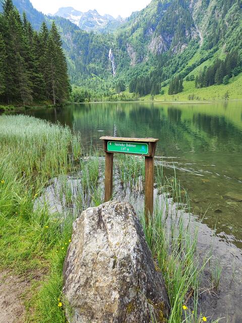 Überblick über den See, hinten sieht man den Wasserfall... | Foto: I.Wozonig
