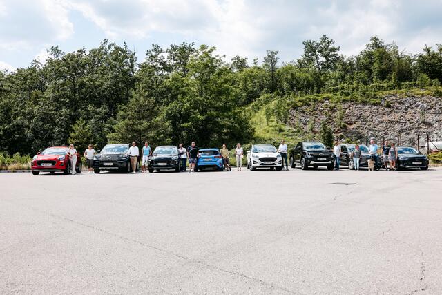Gut angekommen: Die Teilnehmerinnen und Teilnehmer der "Ford Jagersberger Economy Rallye" nahmen in Kroatien Aufstellung. | Foto: Benjamin Gasser