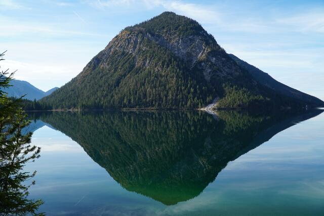 Und das hier ist der? Richtig: Plansee. Tirols zweitgrößtes Gewässer hat viele Gesichter. | Foto: Reichel
