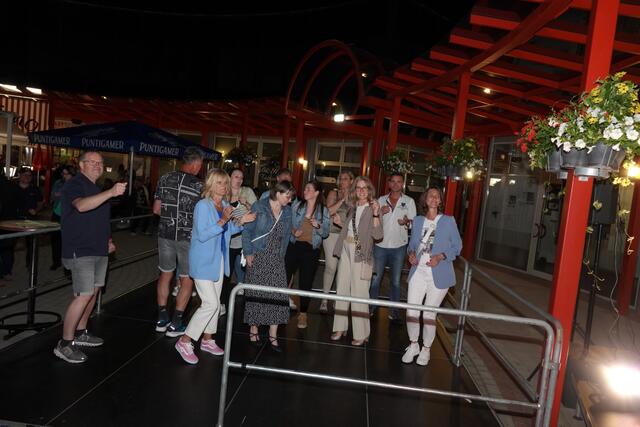 Auf der Tanzfläche war während des Sommfestes immer was los - egal ob "offenes Shaken", Kids die darauf herumtanzten oder coole Discofox-Moves. | Foto: Michael Blinzer