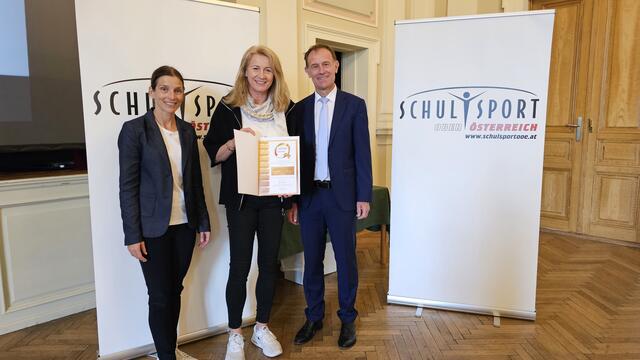  Kerstin Grundner freut sich über das Schulsport-Gütesiegel in Gold.  | Foto: Bildungsdirektion OÖ