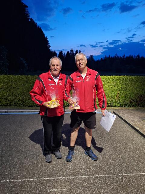 Das Duo vom SV Reutte, Franz Kassler und Günter Müller (v.l.) spielte souverän und sicherte sich in Stötten den Turniersieg. | Foto: SV Reutte