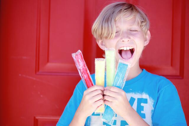 Jetzt ein Eis! Das werden sich diese Woche viele denken, wenn die Sonne die Temperaturen hochfährt. | Foto: unsplash/Alexander Grey (Symbolbild)