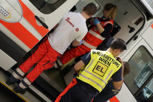 Am Montagnachmittag wurde die Berufsrettung in den 22. Bezirk gerufen. (Symbolfoto) | Foto: Berufsrettung Wien