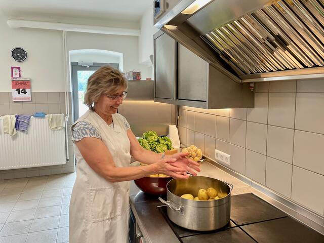 Köchin Heide Marie Schneider vom Kindergarten Reifnitz kocht täglich frisch und mit Liebe auf. | Foto: MeinBezirk.at