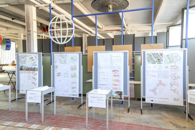 Bei der Ausstellung sind alle Projekte, welche es in die Endphase des Realisierungswettbewerbs für den neuen Bildungscampus geschafft haben, zu sehen.  | Foto: PID/Christian Fürthner