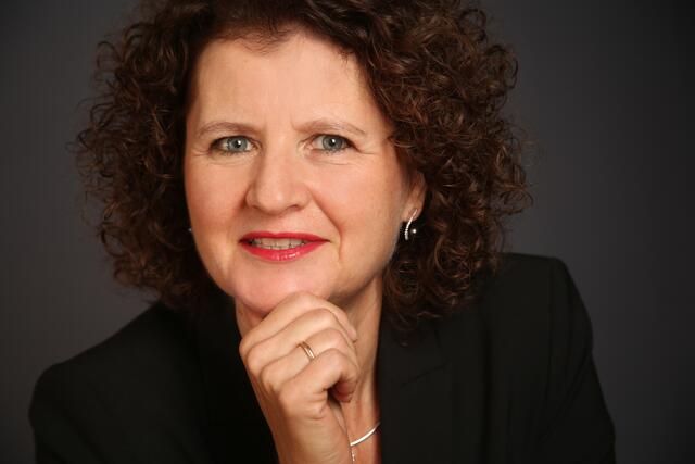 Marianne Raiger hofft, dass durch das Maßnahmenpaket wieder das "Gefühl und die Stimmung vor Corona" zurückkommt. Sie ist die Direktorin der Akademie für Gesundheitsberufe sowie die Landesvorsitzende des ÖGKV. | Foto: Furgler