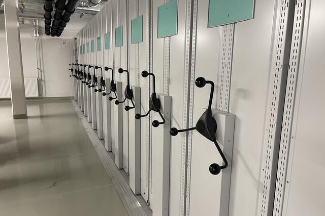 Übersiedlung des Aktenarchivs der Bezirkshauptmannschaft (BH) Salzburg Umgebung vom alten Standort am Salzburger Hauptbahnhof in die neue Bezirkshauptmannschaft in Seekirchen. | Foto: Land Salzburg/Martin Wautische