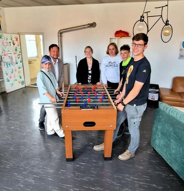 Spendenübergabe: Gabriel Heneis, Herbert Pfeffer, Sabina Anibas, Christina Huber, Elias Mischak und David Brandl | Foto: Junge Generation Traismauer