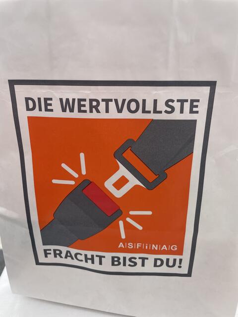 Der neue Slogan für Gurtmuffel: "Wie wertvollste Fracht bist du!". | Foto: Alexander Paulus