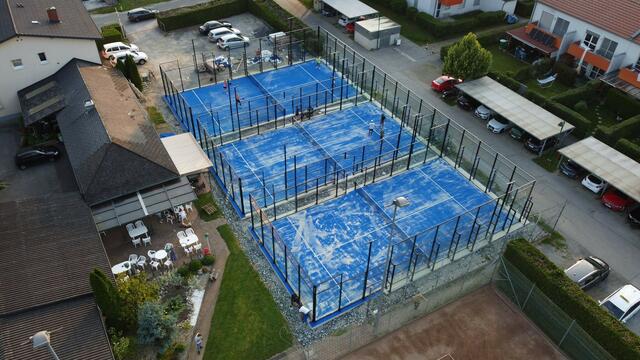 Diese drei nagelneuen Padel-Felder warten bei Tennis Kampusch in Gössendorf ab sofort auf sportbegeisterte Racketschwinger. | Foto: Sport BS