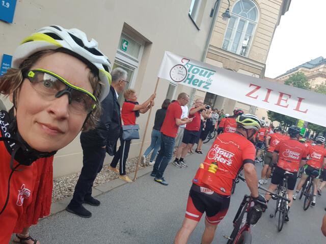 Elisabeth Kogler hat es geschafft und das Alte AKH in Wien 9 erreicht. | Foto: Kogler