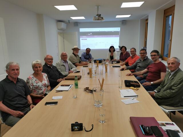 Ein regelmäßiger Austausch von Material zur Veröffentlichung findet im Rahmen von Topothek-Stammtischen statt. | Foto: Regef