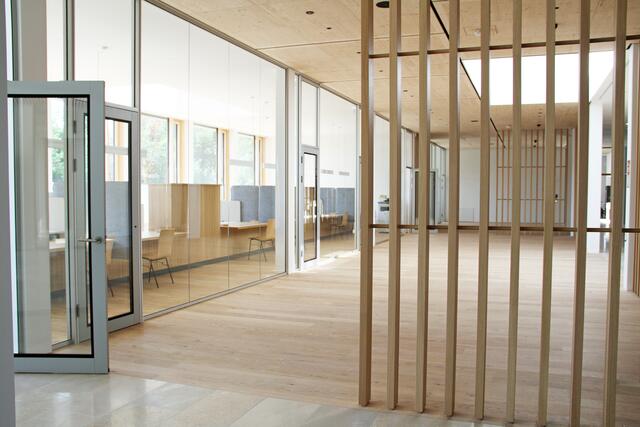 Das Bürgerservice präsentiert sich offen und gut zugänglich.  | Foto: Land Salzburg/Melanie Hutter