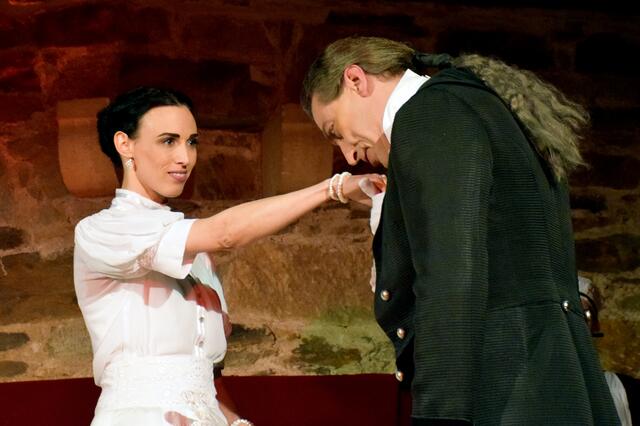 Anja in der Rolle der Lucy Westenra in Bram Stokers Dracula auf Burg Lockenhaus. | Foto: Karin Burian