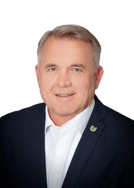 "Wir stehen für das, dass Bedienstete und Kinder einen angenehmen Aufenthalt haben", sagt Bürgermeister Manfred Komericky. | Foto: Gemeinde