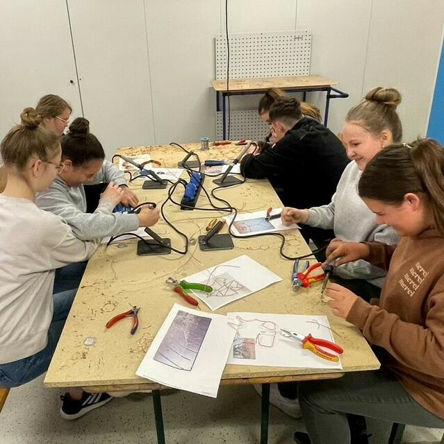 Beim Berufserlebnistag Technik kamen auch viele Mädchen mit technischen Berufen in Berührung. | Foto: ABV mein Job