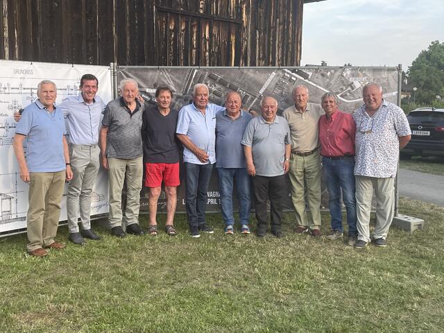 Vizebürgermeister Johann Ritter, Bürgermeister Peter Stradner, Johann Gerhardt, Lothar Müller, Ferdinand Bader, Georg und Matthias Divo, Walter Loske, Vizebürgermeister Ferdinand Weber und Joachim Gruber (v.l.). | Foto: Waltraud Fischer