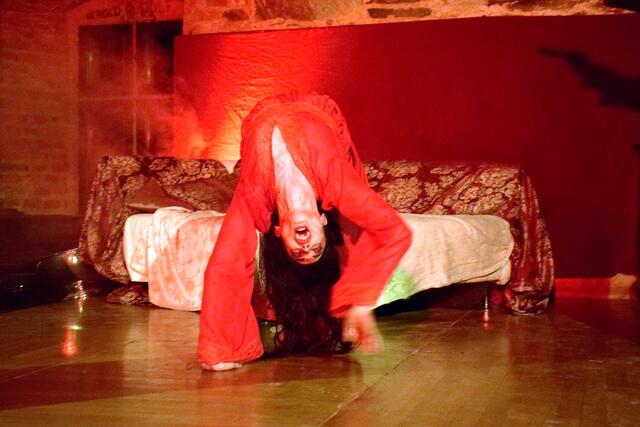 Anja in der Rolle der Lucy Westenra in Bram Stokers Dracula auf Burg Lockenhaus. | Foto: Karin Burian