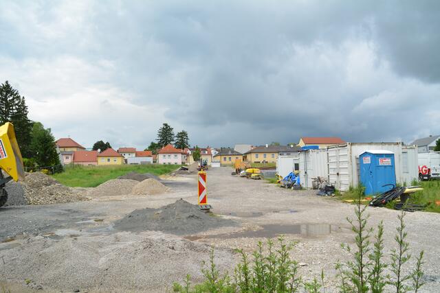 Auf dem Areal in der Michael-Koch Straße soll das neue Rathaus entstehen | Foto: Jennifer Flechl
