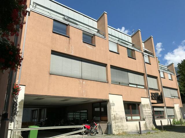 In der neuen Poscastfolge informiert Ing. Klaus Lechner vom Stadtbauamt über die Rückbauarbeiten der Schule. | Foto: Stadtmarketing Hall