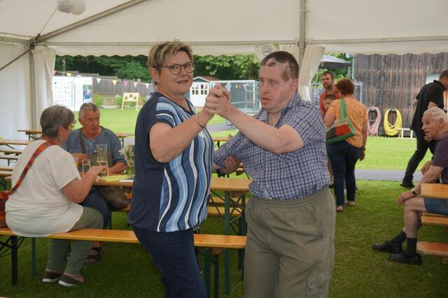 Ein Tänzchen in Ehren. | Foto: WW