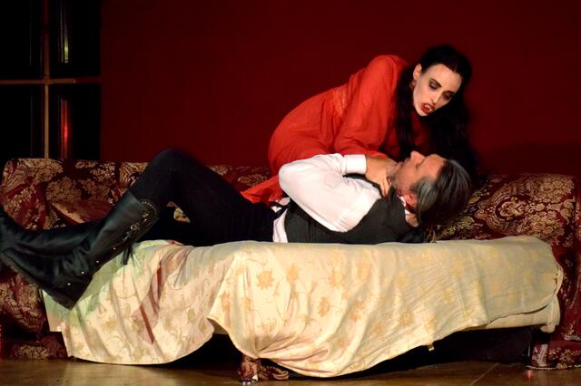 Anja in der Rolle der Lucy Westenra in Bram Stokers Dracula auf Burg Lockenhaus. | Foto: Karin Burian