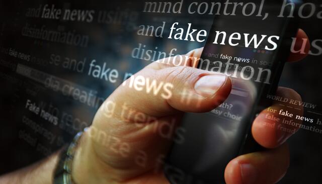 Verschwörungstheorien und Fake News sind seit Beginn der COVID-19-Pandemie im Vormarsch und sind vor allem auch über soziale Kanäle und Plattformen verbreitet, so Ministerin Raab. | Foto: Shutterstock