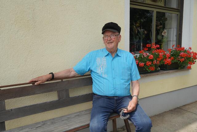 Herbert Sieghartsleitner vor seiner Kunstschmiede in Göming. | Foto: Emanuel Hasenauer