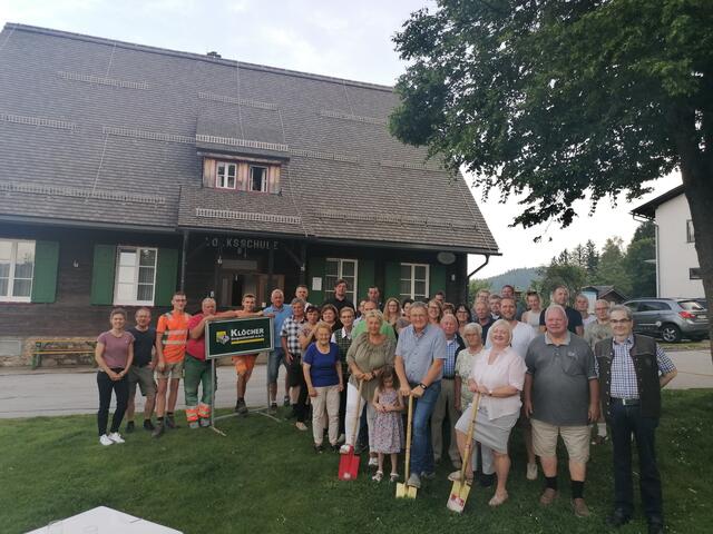 Vorfreude auf das neue Ortsbild für St. Katharina in der Wiel beim Spatenstich. | Foto: MG Wies