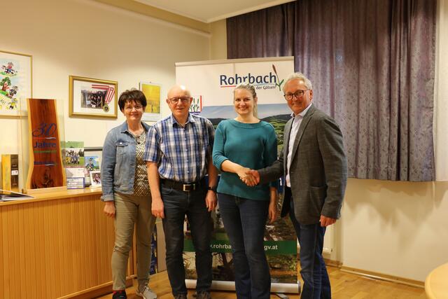 Vizebürgermeisterin Anna Klinger, Michael Linnhart, Maria Brenn, Bürgermeister Karl Bader.  | Foto: Gemeinde Rohrbach