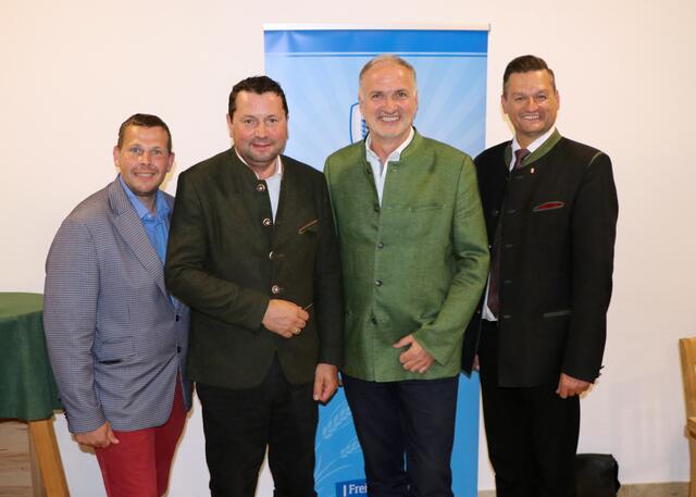 FPÖ-Bundesagrarsprecher Peter Schmiedlechner, der neue Obmann Arthur Kroismayr, Landtagsabgeordneter Franz Graf und Landesparteisekretär Michael Gruber. | Foto: FPÖ