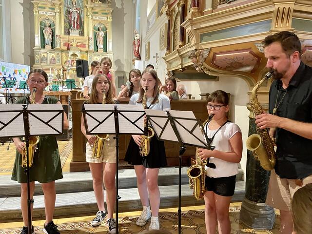 Zwei Saxophon-Ensembles sorgten beim Sommerkonzert für schwungvolle Töne.  | Foto: RegionalMedien Steiermark