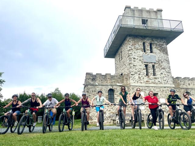 RegionalMedien-Mitarbeiter Meli, Marcus, Philipp, Sabrina, Hannes, Desi, Sandra, Katharina, Vici, Heike und Christina genossen das Abenteuer "Burgenland-Trail" | Foto: Roman Cziszer