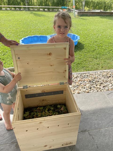 Die Kinder haben sich mit den Würmern angefreundet. | Foto: BRS/Moser