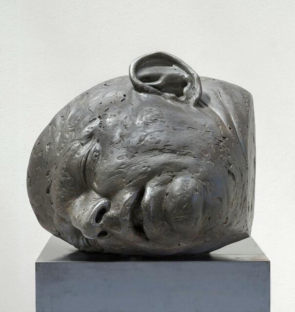 Eindrucksvolles Werk des Südtiroler Bildhauers Lois Anvidalfarei: „Geköpft“ im Gedenken an P. Franz Reinisch. | Foto: Watzek