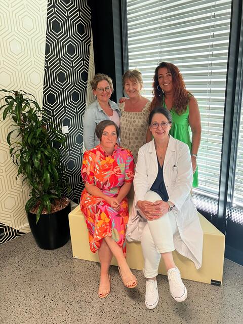 Das Team Sanitätsdienstes der BH Kirchdorf, vorne von links: Birgit Schmeißl, Amtsärztin Sabine Lausecker. Hinten von links: Petra Merschitzka, Sonja Derfler-Weissensteiner, Michaela Kastner.
  | Foto: Bezirkshauptmannschaft Kirchdorf