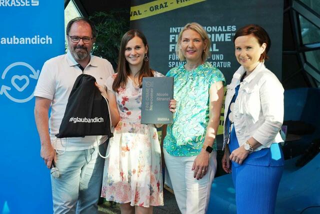 Mit Newcomer-Award ausgezeichnet: Autorin Nicole Stranzl (2.v.l.) | Foto: privat