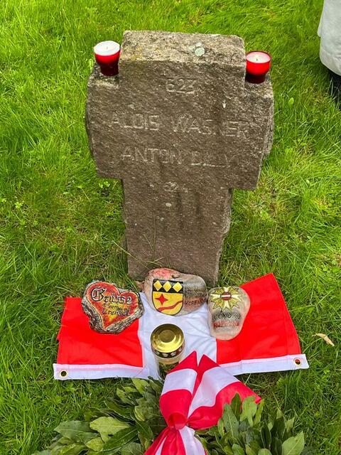 Neben Alois Wasners Grab konnte auch die letzte Ruhestätte von Josef Straßl aus St. Aegidi am Soldatenfriedhof in Meran ausgemacht werden.    | Foto: KoBV Kopfing