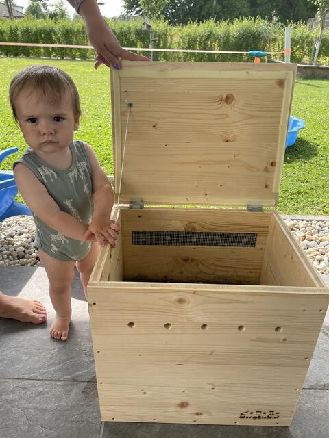 Die Familie betrachtet die Würmer als Haustiere. | Foto: BRS/Moser