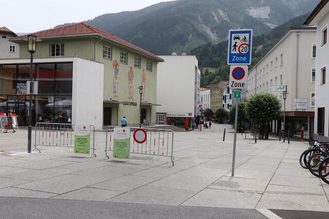 Der Landecker Gemeinderat berät über die testweise Einführung einer Sommerfußgängerzone in der Malserstraße. | Foto: Othmar Kolp