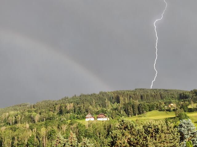 ... kommt ein kurzes Gewitter... | Foto: I.Wozonig
