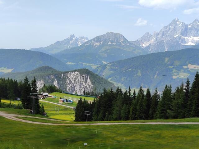 Bei der Fahrt über die Panoramastraße hinunter...
Ganz links ist die ,, Bischofsmütze " gut zu sehen... | Foto: I.Wozonig