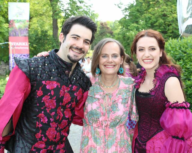 Curdin Caviezel als Will Shakespeare, Nina Blum und Soi Schüssler als Viola de Lesseps
